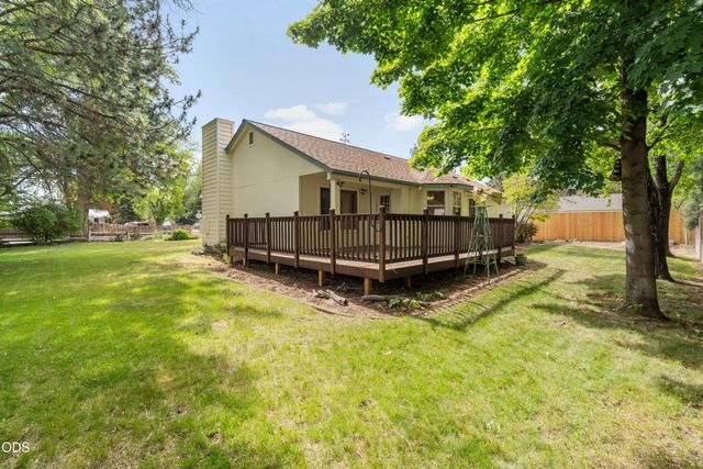 2400 NE Jones Road, Bend, OR 97701