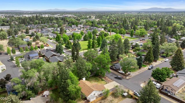 2400 NE Jones Road, Bend, OR 97701