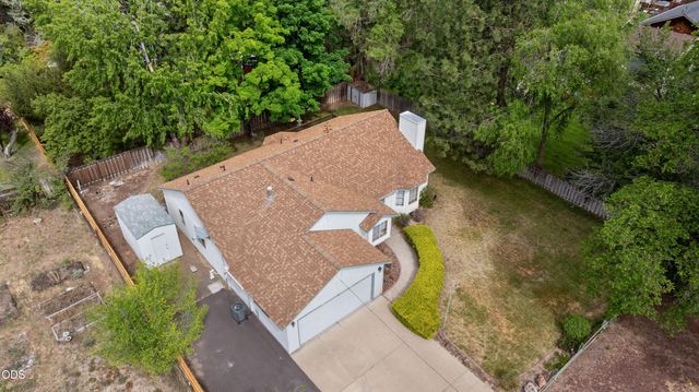2400 NE Jones Road, Bend, OR 97701