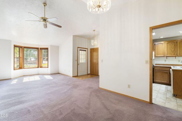 2400 NE Jones Road, Bend, OR 97701