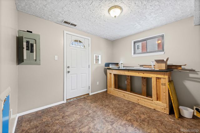 31015 Mackenzie Drive, Westland, MI 48185