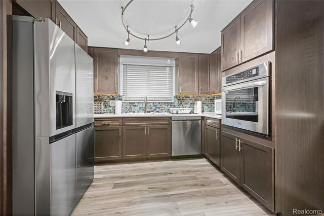 31015 Mackenzie Drive, Westland, MI 48185