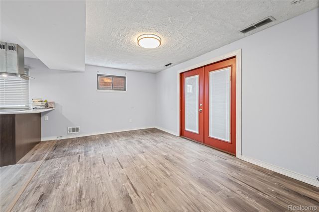 31015 Mackenzie Drive, Westland, MI 48185