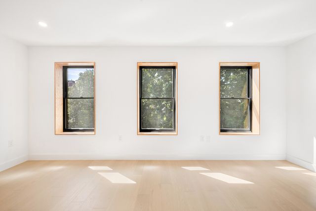 952A GREENE Avenue, New York City, NY 11221