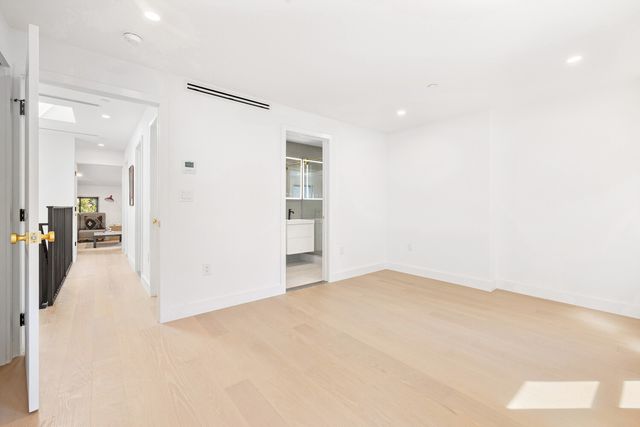 952A GREENE Avenue, New York City, NY 11221