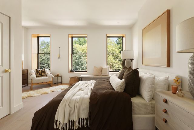 952A GREENE Avenue, New York City, NY 11221