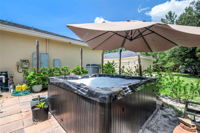 450 VALLEY STREAM DRIVE, Geneva, FL 32732