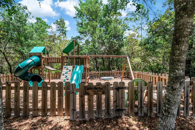 450 VALLEY STREAM DRIVE, Geneva, FL 32732