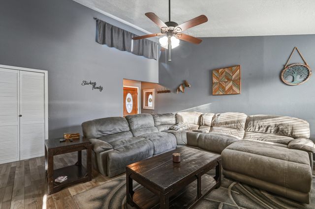 2380 Rosswood Drive SE, Rio Rancho, NM 87124