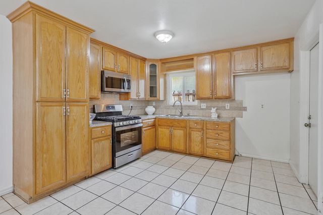 6629 Doreen Way, Sacramento, CA 95823