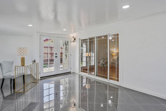 6629 Doreen Way, Sacramento, CA 95823