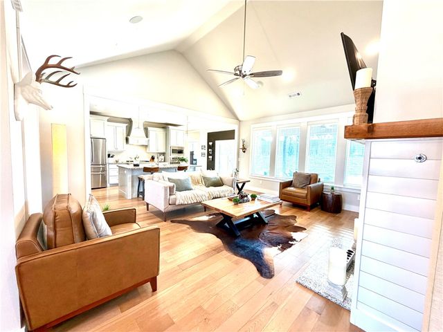 2030 Collins Drive, Pea Ridge, AR 72751