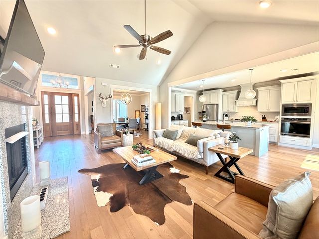 2030 Collins Drive, Pea Ridge, AR 72751