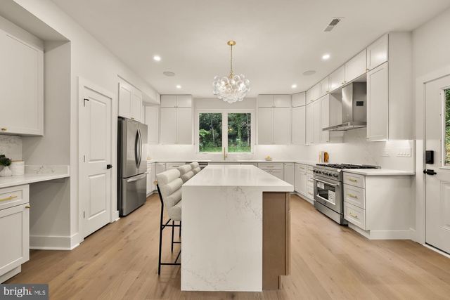 1430 BRENTWOOD RD NE, Washington, DC 20018