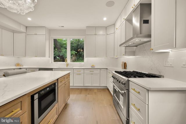 1430 BRENTWOOD RD NE, Washington, DC 20018