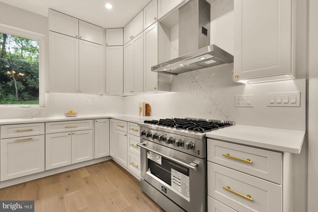 1430 BRENTWOOD RD NE, Washington, DC 20018