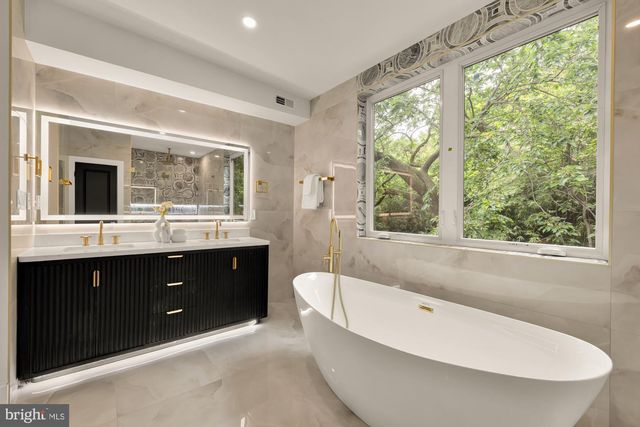 1430 BRENTWOOD RD NE, Washington, DC 20018