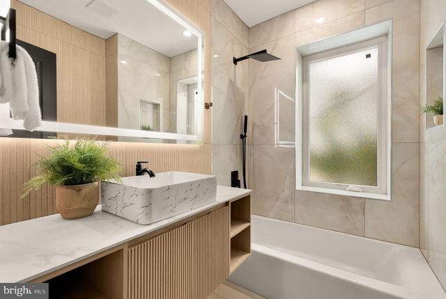 1430 BRENTWOOD RD NE, Washington, DC 20018
