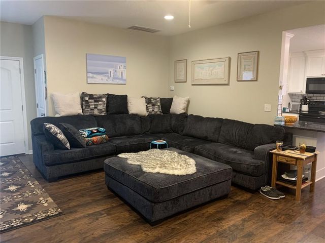 903 Ingleside Drive, Pleasant Hill, MO 64080
