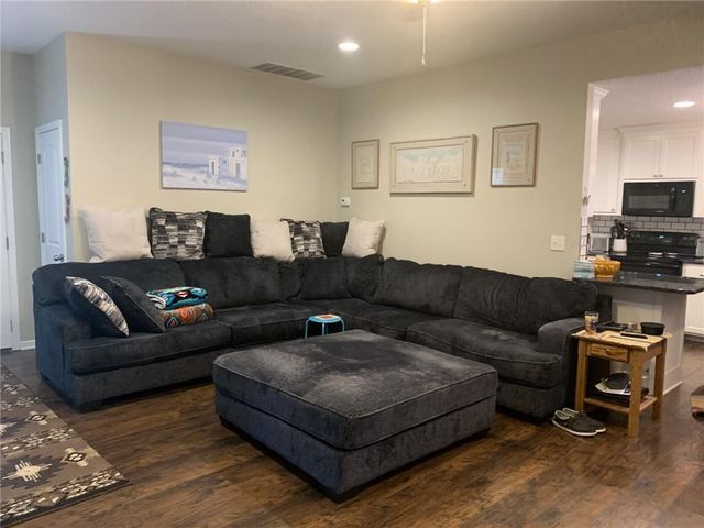 903 Ingleside Drive, Pleasant Hill, MO 64080