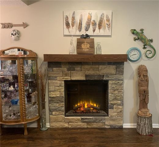 903 Ingleside Drive, Pleasant Hill, MO 64080