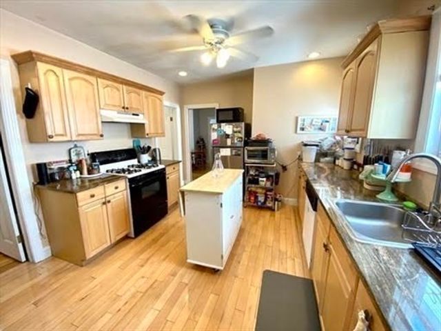 10 Berkeley St 2, Watertown, MA 02472