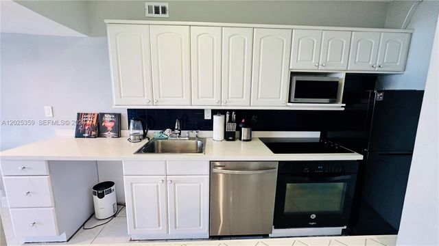 100 Lincoln Rd 720, Miami Beach, FL 33139
