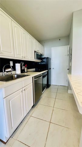 100 Lincoln Rd 720, Miami Beach, FL 33139