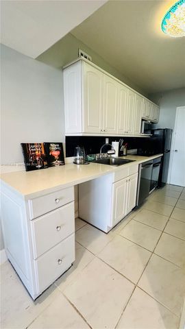 100 Lincoln Rd 720, Miami Beach, FL 33139