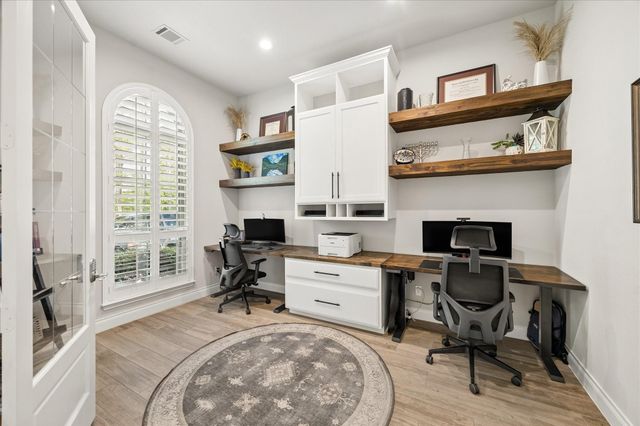 111 Notloc Court, Montgomery, TX 77316