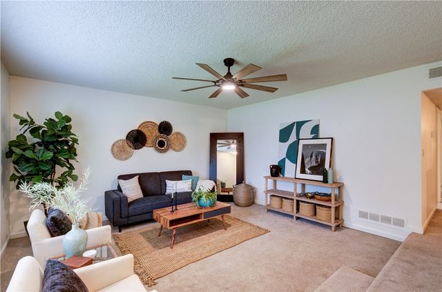 1488 E Los Altos, Fresno, CA 93710