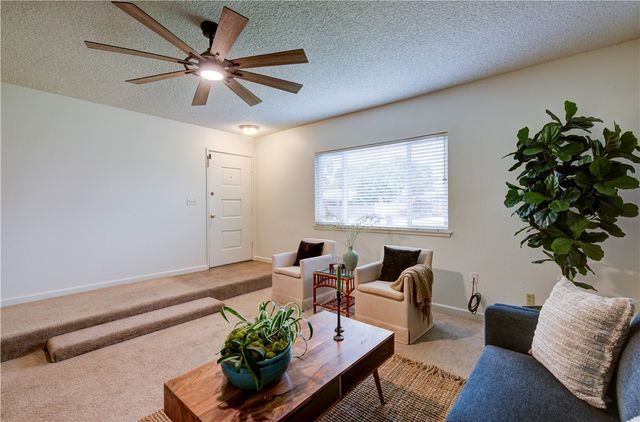 1488 E Los Altos, Fresno, CA 93710
