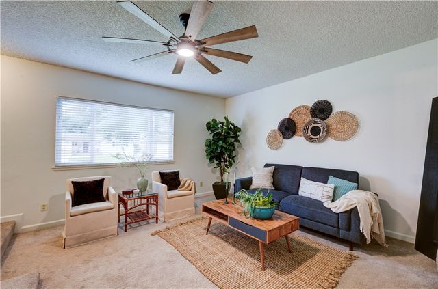 1488 E Los Altos, Fresno, CA 93710