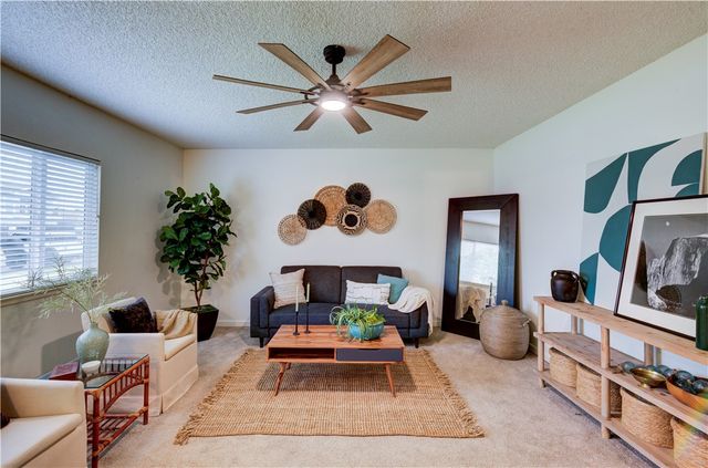 1488 E Los Altos, Fresno, CA 93710