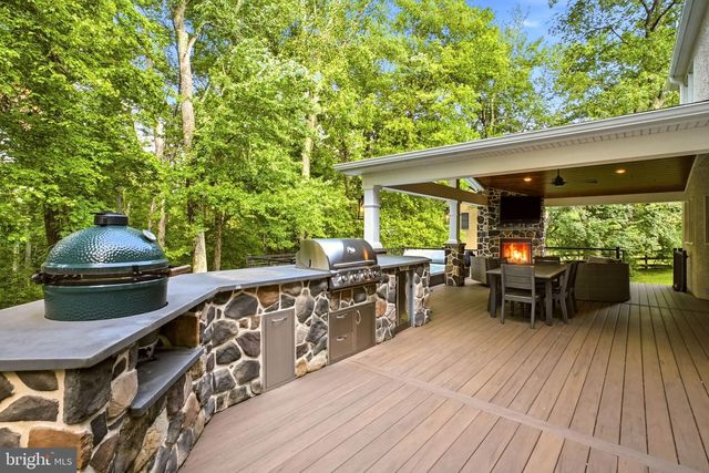 335 RIDLEY CREEK LN, West Chester, PA 19380