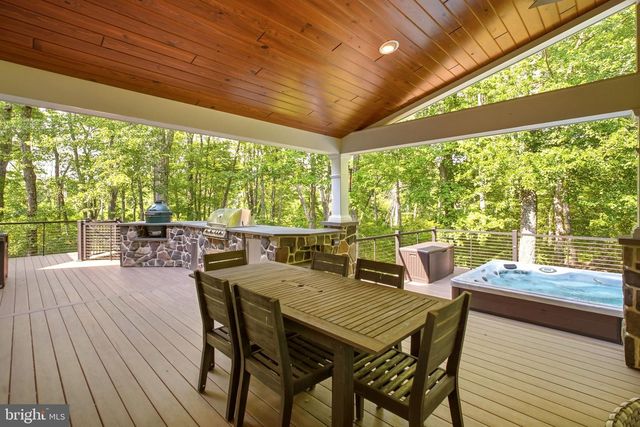 335 RIDLEY CREEK LN, West Chester, PA 19380