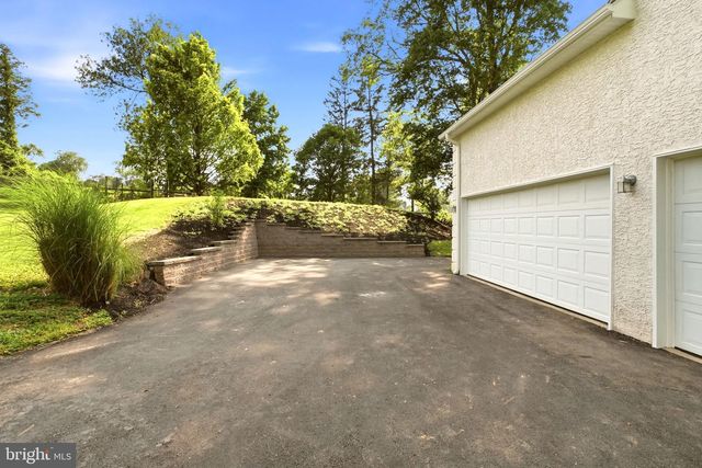 335 RIDLEY CREEK LN, West Chester, PA 19380