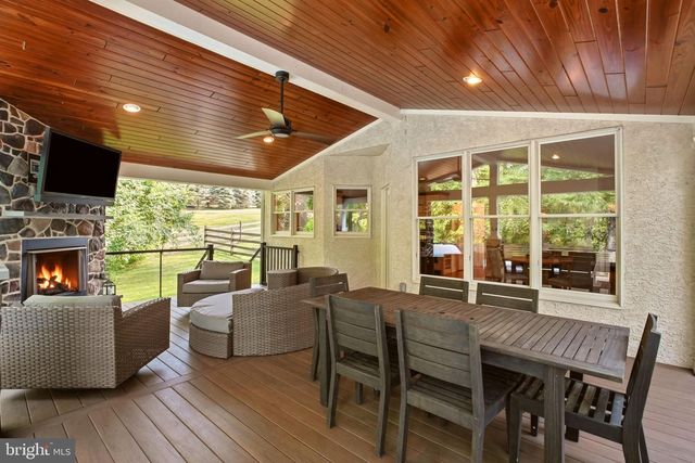 335 RIDLEY CREEK LN, West Chester, PA 19380
