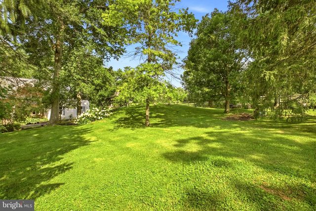 335 RIDLEY CREEK LN, West Chester, PA 19380
