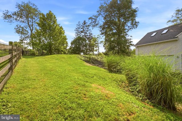 335 RIDLEY CREEK LN, West Chester, PA 19380