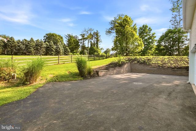 335 RIDLEY CREEK LN, West Chester, PA 19380