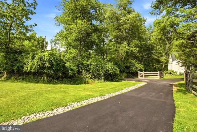 335 RIDLEY CREEK LN, West Chester, PA 19380