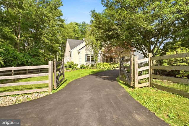 335 RIDLEY CREEK LN, West Chester, PA 19380