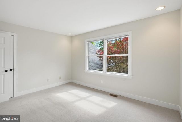 335 RIDLEY CREEK LN, West Chester, PA 19380