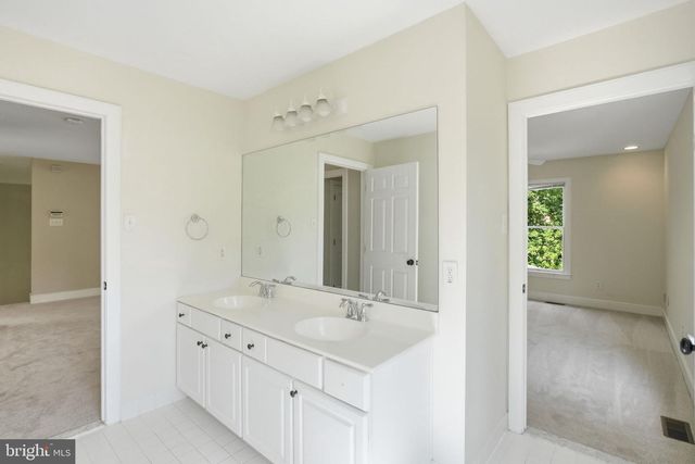 335 RIDLEY CREEK LN, West Chester, PA 19380