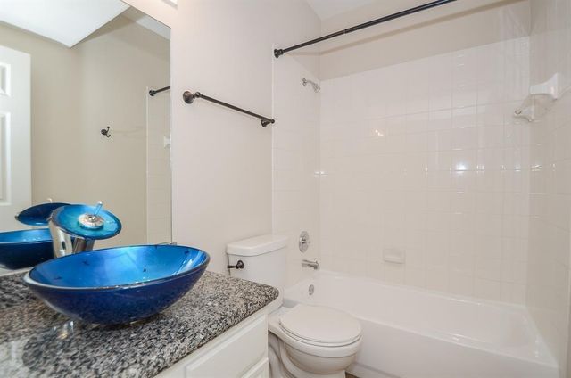 737 Davis Road, League City, TX 77573