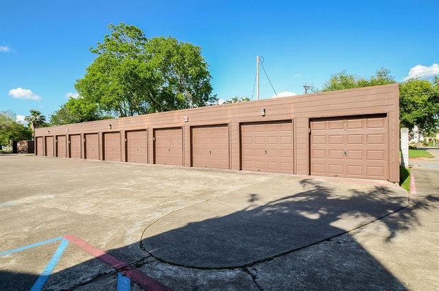 737 Davis Road, League City, TX 77573