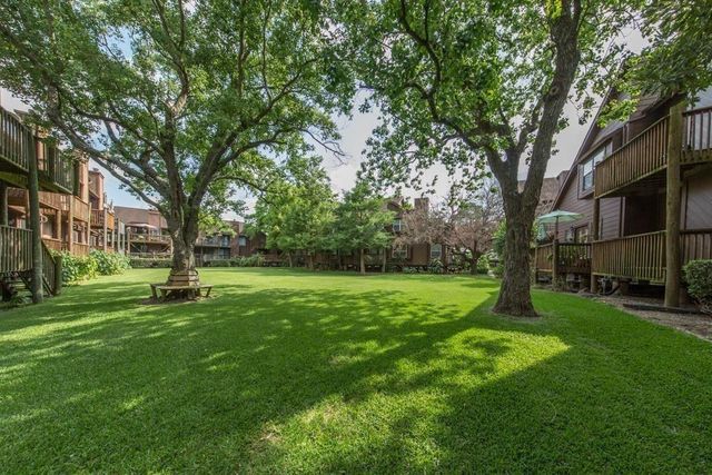 737 Davis Road, League City, TX 77573