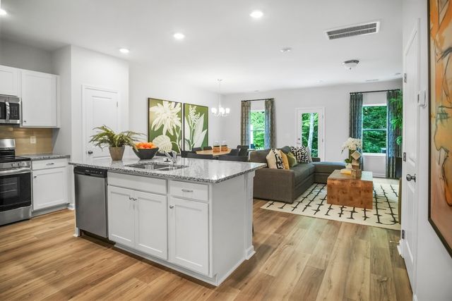 128 Ironhorse Way, Dickson, TN 37055