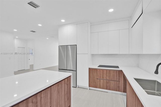 633 NE 70th St, Miami, FL 33138